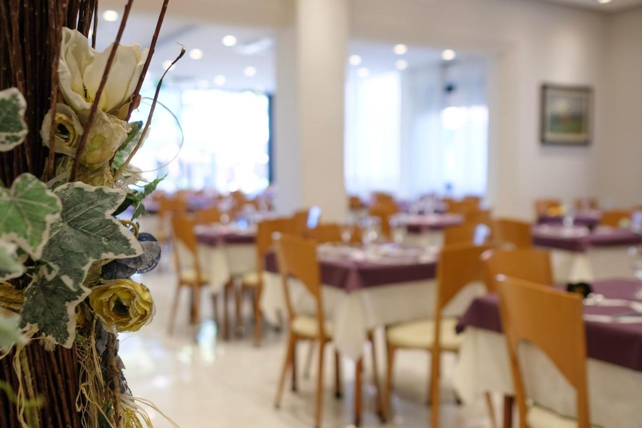 Hotel Astra Riccione Exterior foto