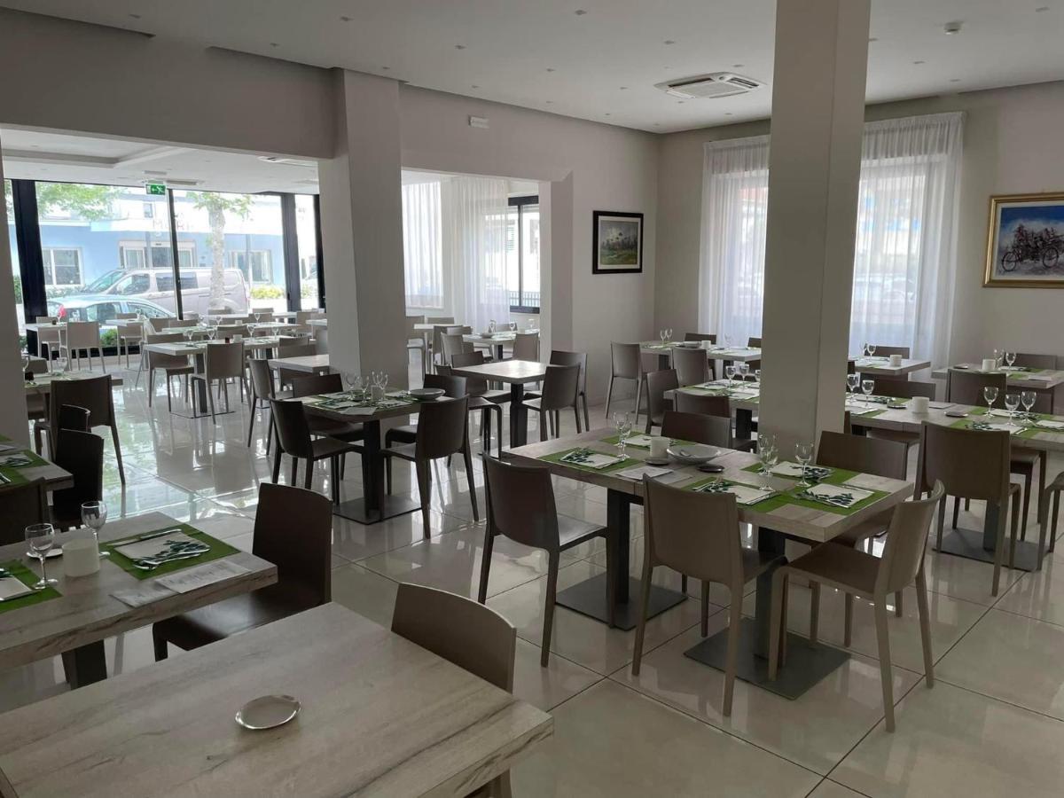 Hotel Astra Riccione Exterior foto