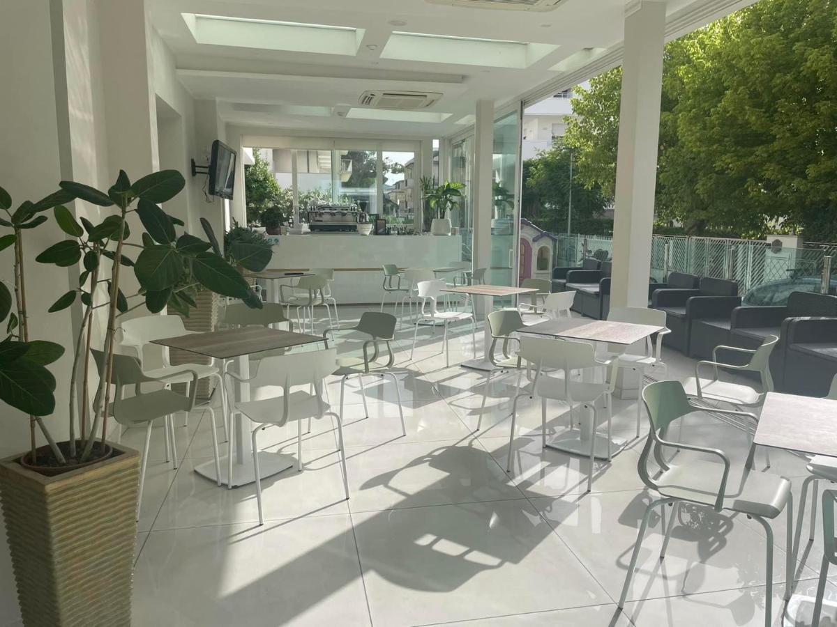 Hotel Astra Riccione Exterior foto